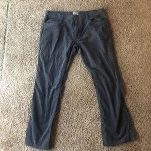 Greyish-blackish corteroid men’s jeans